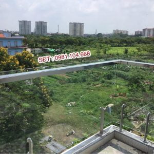 #cau_thang-kinh_go, ban công kính, Ban công kính cường lực, ban công kinh inox, Báo giá cầu thang, Báo giá cầu thang kính cường lực tay vịn gỗ, Cầu thang đẹp tại Hà Nội, Cau thang kinh cho nha ong