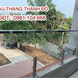 #cau_thang-kinh_go, ban công kính, Ban công kính cường lực, ban công kinh inox, Báo giá cầu thang, Báo giá cầu thang kính cường lực tay vịn gỗ, Cầu thang đẹp tại Hà Nội, Cau thang kinh cho nha ong