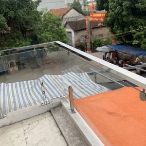 #cau_thang-kinh_go, ban công kính, Ban công kính cường lực, ban công kinh inox, Báo giá cầu thang, Báo giá cầu thang kính cường lực tay vịn gỗ, Cầu thang đẹp tại Hà Nội, Cau thang kinh cho nha ong