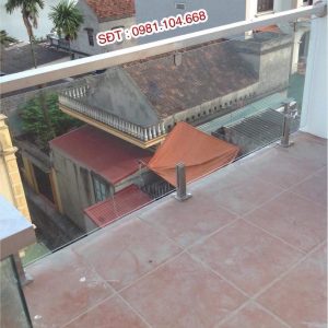#cau_thang-kinh_go, ban công kính, Ban công kính cường lực, ban công kinh inox, Báo giá cầu thang, Báo giá cầu thang kính cường lực tay vịn gỗ, Cầu thang đẹp tại Hà Nội, Cau thang kinh cho nha ong