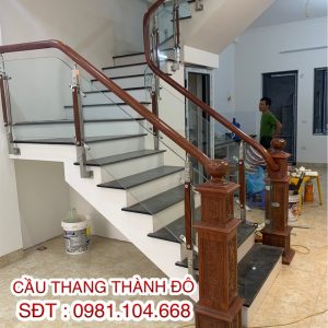 Cầu thang chân con tiện bắt hông\