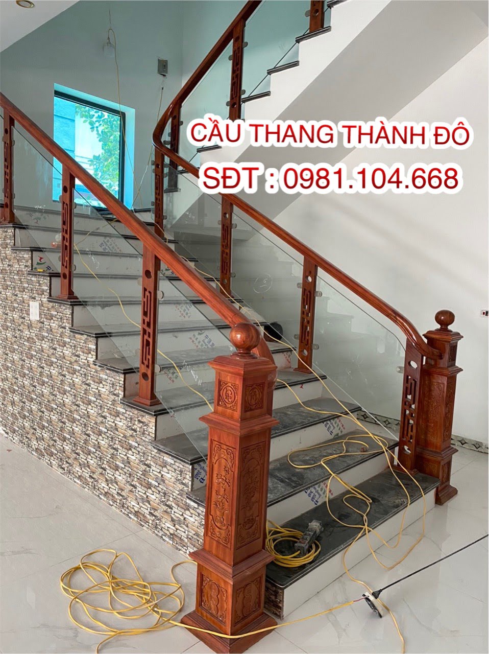 Cầu Thang Kính Chân CNC