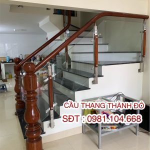 cầu thang kính gỗ đẹp năm 2021