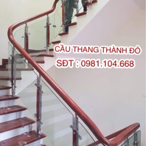 Cầu thang kính gỗ