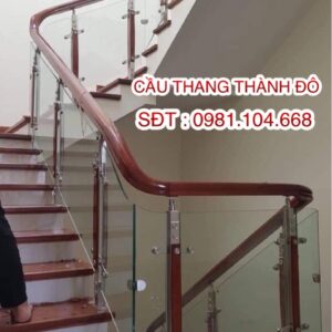 Cầu thang kính gỗ