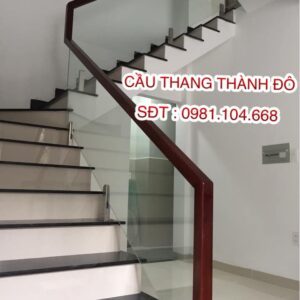 cầu thang kính chân lửng