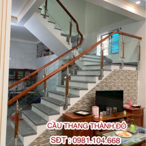 Cầu thang kính chân con tiện