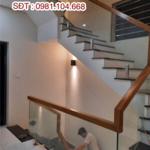 Cầu thang kính chân bass