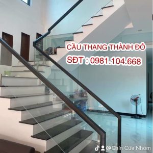 báo giá cầu thang kính gỗ năm 2023 tại Hà Nội