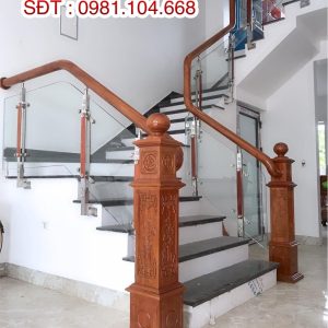 báo giá thi công cầu thang kính gỗ