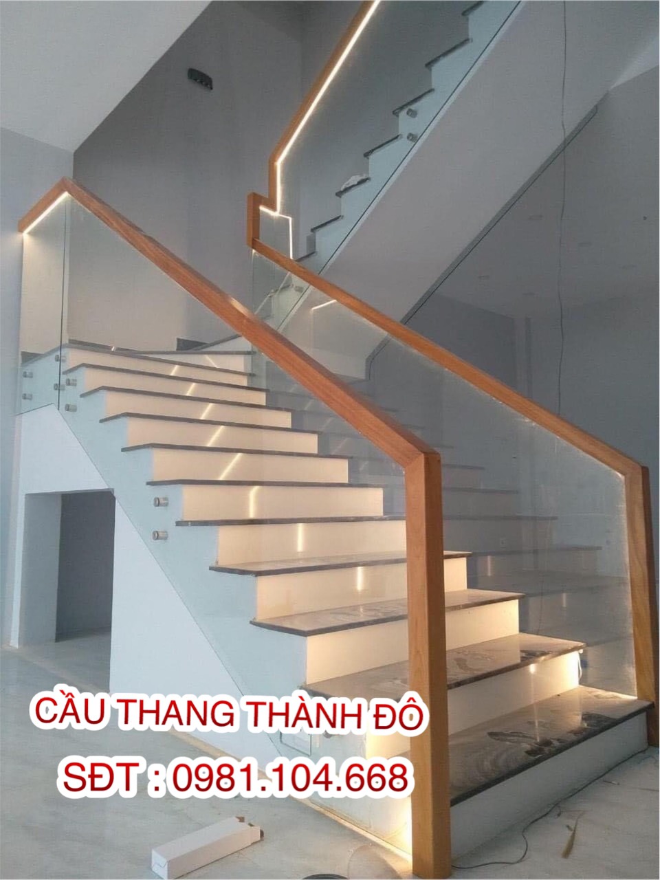 báo giá thi công lan can cầu thang kính gỗ đẹp tại Hà Nội