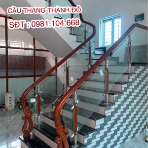 cầu thang kính chân inox gỗ tại văn lâm hưng yên