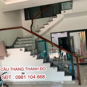 cầu thang kính chân lửng tại Hưng Yên năm 2024